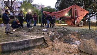 זירת נפילת הטיל החות'י בשדרות הבעש"ט ביפו, תל אביב