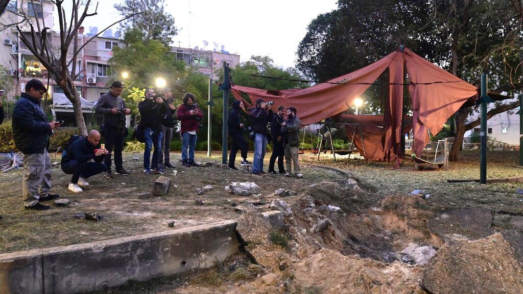 זירת נפילת הטיל החות'י בשדרות הבעש"ט ביפו, תל אביב
