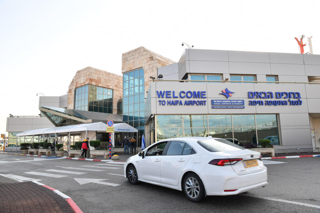 טיסת הבכורה של אייר חיפה מנמל חיפה