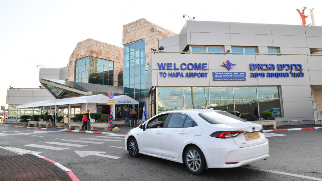טיסת הבכורה של אייר חיפה מנמל חיפה