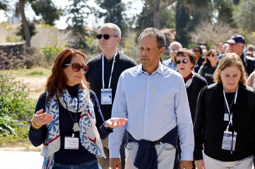 Mark Wilf, chairman of the Board of Governors of the Jewish Agency, tours Kibbutz Nir Oz with Tali Reutman, a native of the kibbutz and current head of the Jewish Agency's "Partnerships Together" network in the Eshkol Regional Council  