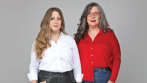 "כשנופר בבית, היא חוזרת להיות הבת הקטנה שצריך לפנק". ריקי ליבוביץ ונופר נדאף 