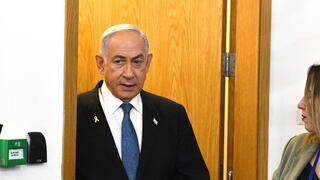 רה"מ בנימין נתניהו נכנס לאולם הדיונים על מנת לתת עדות תיקי אלפים
