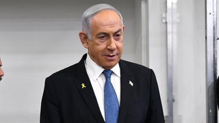 רה"מ בנימין נתניהו נכנס לאולם הדיונים על מנת לתת עדות תיקי אלפים