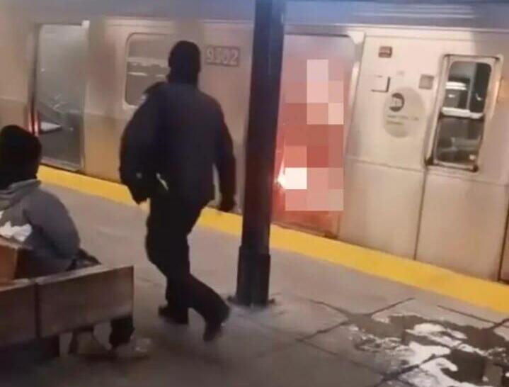  ארה"ב חשוד ב הצתת נוסעת ב רכבת התחתית של ניו יורק רצח