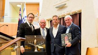 רופרט מרדוק בבית כנסת בסידני