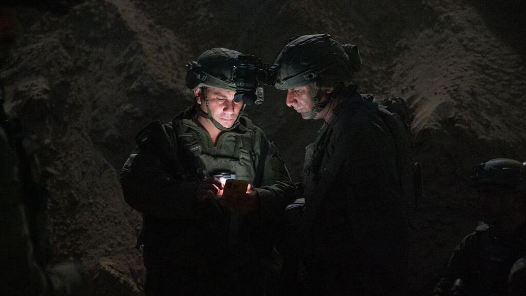 אל"מ עמי ביטון ליד מנהרת גופות בעזה