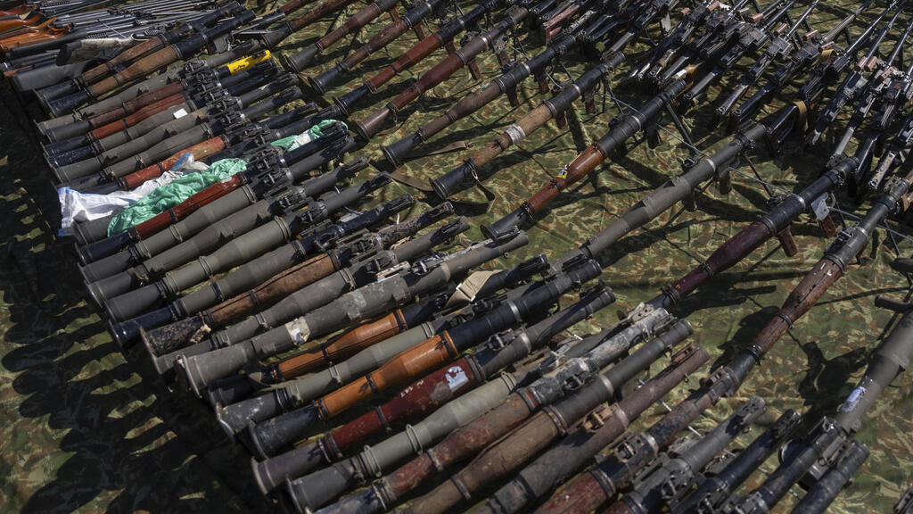 צה"ל מציג לתקשורת תחמושת שנתפסה בלבנון