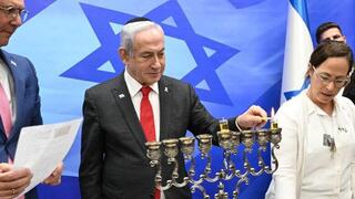 נתניהו בהדלקת נר ראשון של חנוכה עם עובדי משרד רה"מ: "גם החות'ים ילמדו את מה שלמדו החמאס, חיזבאללה, משטר אסד ואחרים"