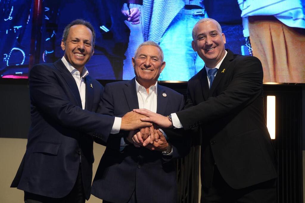 Mark Wilf, chairman of the Board of Governors of The Jewish Agency; Doron Almog, chairman of The Jewish Agency Executive; and Yehuda Setton, CEO and director-general of The Jewish Agency (Photo: Lior Daskal) מימין מנכ״ל הסוכנות היהודית יהודה סטון, באמצע יו״ר הסוכנות היהודית, אלוף במיל׳ דורון אלמוג ומשמאל יו״ר חבר הנאמנים של הסוכנות היהודית מארק וילף