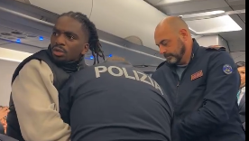 סטפן אומאונגה נאזק ונלקח מהמטוס בדרך לישראל