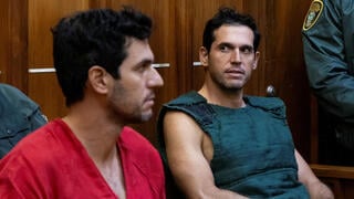האחים אלכסנדר, אלון מימין ואורן משמאל, בבית המשפט