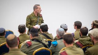 סגן הרמטכ"ל אמיר ברעם ביקר בבסיס חטיבת החשמונאים והדליק נרלחג חנוכה