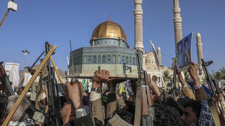 חות'ים במפגן תמיכה בעזה ב צנעא תימן 27 בדצמבר