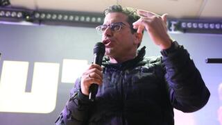 הפגנה והדלקת נרות מחוץ לכלא איילון בו מוחזק הנגד ארי רונפלד