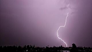 ברקים מעל פתח תקווה