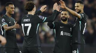 שחקני ליברפול חוגגים עם מוחמד סלאח