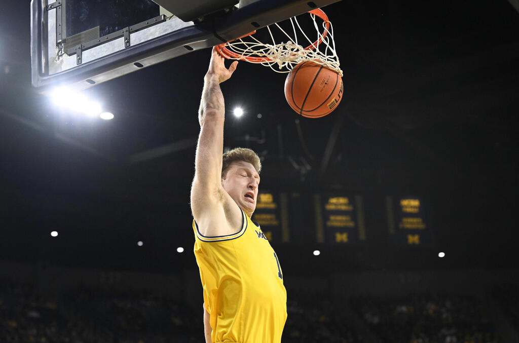 Danny Wolf is a center for the University of Michigan Wolverines (Photo: Jose Juarez/AP) וולף