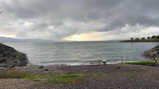 חוף מפרץ אמנון בכנרת, הבוקר