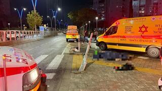 זירת תאונת הדרכים באשדוד שבה נהרגה בת 18