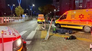 זירת תאונת הדרכים באשדוד שבה נהרגה בת 18