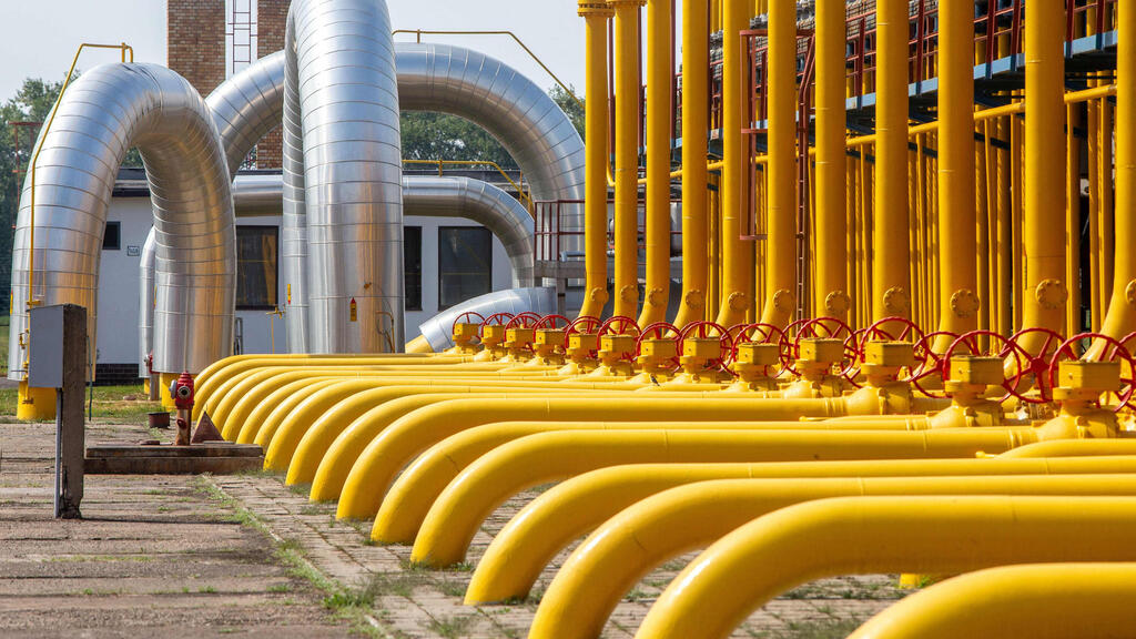 מתקן במזרח סלובקיה של צינור גז מ אוקראינה דרכו עבר גז מ רוסיה