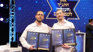 הסגן שלמה מונדשיין (מימין) וחתן התנ"ך שמשון ג'יקוב (משמאל)