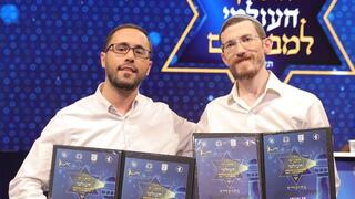 הסגן שלמה מונדשיין (מימין) וחתן התנ"ך שמשון ג'יקוב (משמאל)