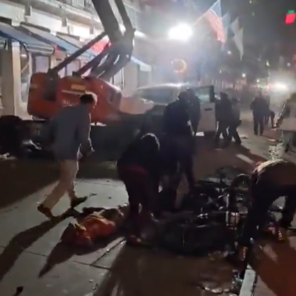 תיעוד שהופץ מזירת דריסה ב ניו אורלינס ארה"ב ובו נשמע לכאורה ירי של שוטרים על הנהג הדורס