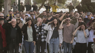 הלווייתו של סרן (מיל') רותם לוי, 24, שנפל בקרב בצפון רצועת עזה. צולם בבית העלמין הצבאי, פתח תקווה, ב-19 בדצמבר 2023