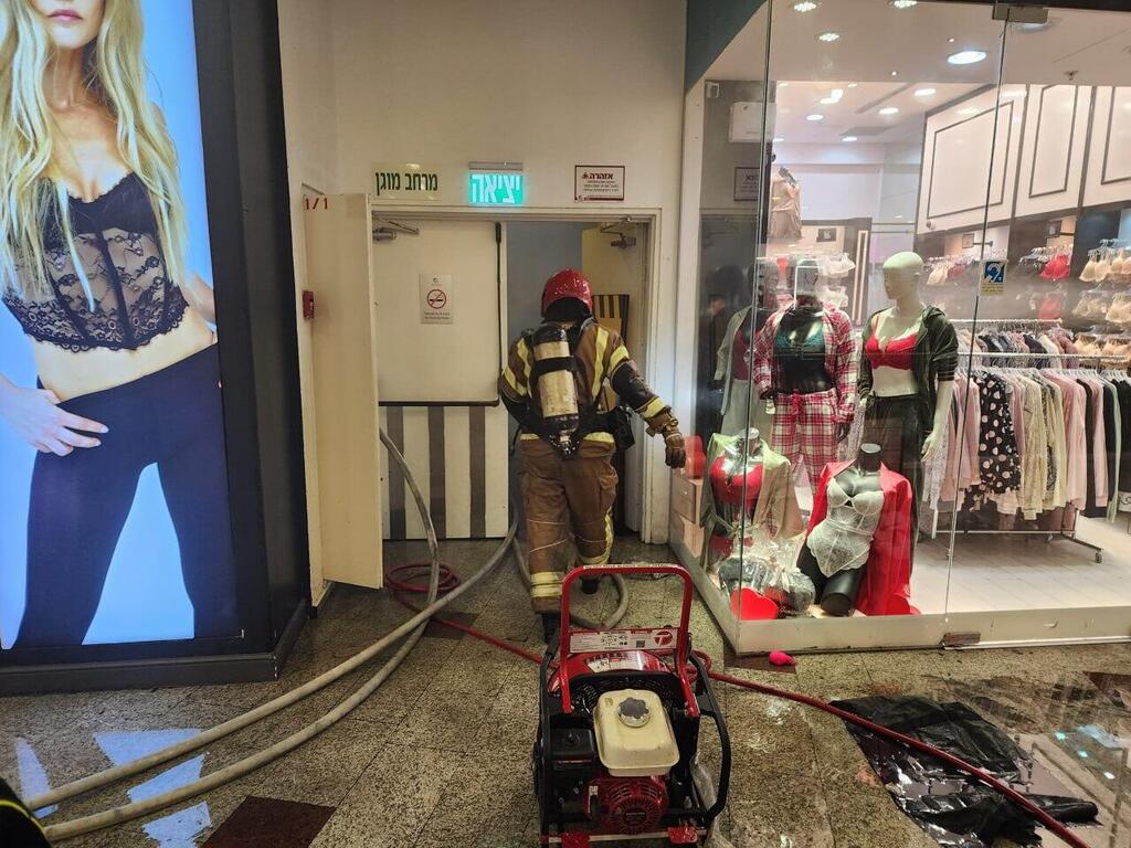  קניון חיפה מפונה בעקבות שרפה