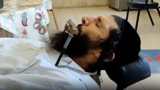 הראל פורת מרגש את הנוכחים בטקס במגדל העמק