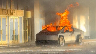 מכונית טסלה מדגם סייברטראק שהתפוצצה מחוץ ללובי של מלון טראמפ ב לאס וגאס ארה"ב