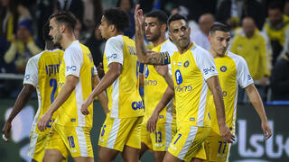 שחקני מכבי ת"א חוגגים