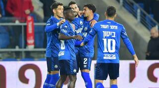 שחקני הפועל באר שבע חוגגים 0:1