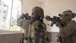 תיעוד מלב ג'באליה: מחבלי חמאס וגא״פ מחוסלים ונכנעים ללוחמי סיירת גבעתי שחיסלו מפקד פלוגה בחמאס שפשט לשטח הארץ ב-7 באוקטובר