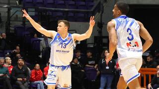 שחקן מכבי ר"ג רועי הובר