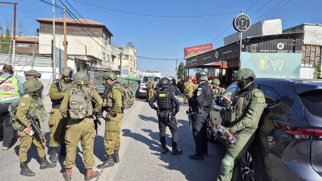 כוחות צה"ל בזירה בה אירע פיגוע הירי באל פונדוק