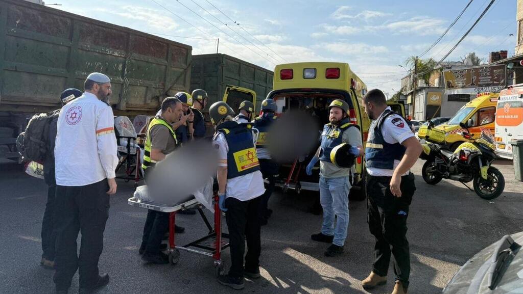 ירי מרכב לעבר רכב ואוטובוס  סמוך לכפר אלפונדוק מזרחית לקלקיליה