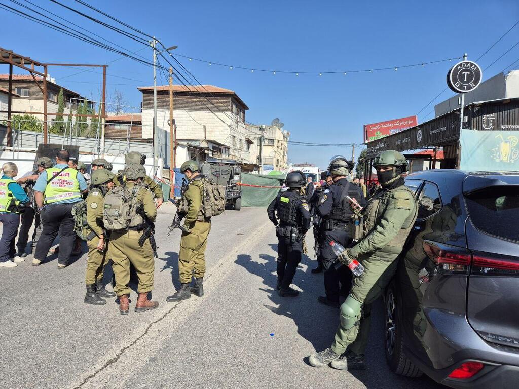 כוחות צה"ל בזירה בה אירע פיגוע הירי באל פונדוק