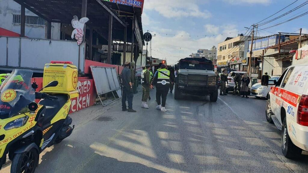 ירי מרכב לעבר רכב ואוטובוס  סמוך לכפר אלפונדוק מזרחית לקלקיליה