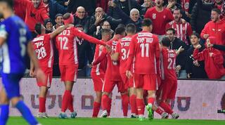 שחקני הפועל תל אביב חוגגים