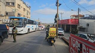 ירי מרכב לעבר רכב ואוטובוס  סמוך לכפר אלפונדוק מזרחית לקלקיליה