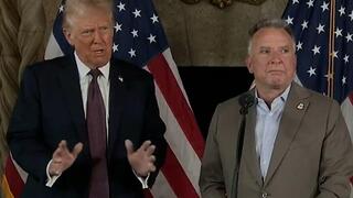 דונלד טראמפ וסטיב ויטקוף שליח ארה"ב למזה"ת במסיבת עיתונאים