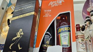 התייקרות מוצרי אלכוהול: ג'וני ווקר בלאק לייבל, אפרול, וודקה סמירנוף