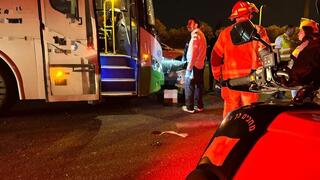 הולך רגל נפגע מאוטובוס בכביש 4 סמוך למחלף גנות