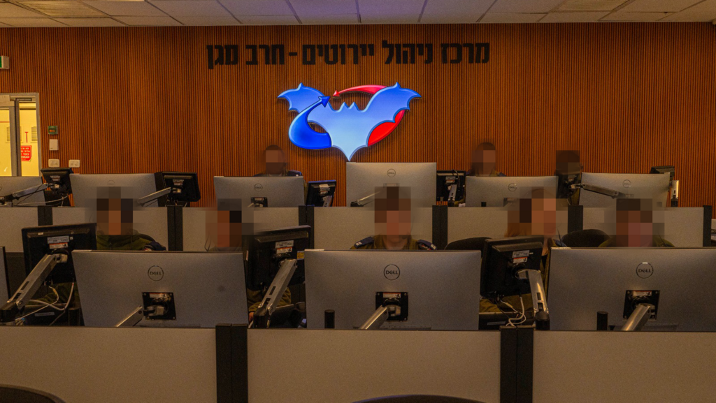 מרכז הירוט של מערכת חץ