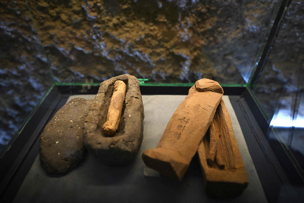 An artifact is displayed inside the tomb of Jehuti-Mes, near the Queen Hatshepsut Valley Temple's in Deir El-Bahari (Photo by Khaled Desouki / AFP) An artefact is displayed inside the tomb of Jehuti-Mes near the Queen Hatshepsut Valley Temple's in Deir El-Bahari