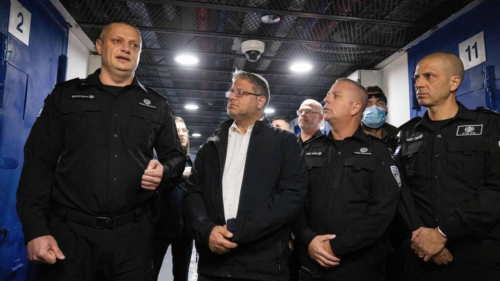 National Security Minister Itamar Ben-Gvir visits the Rakefet wing (Photo: Oz Mualem) אגף “רקפת”