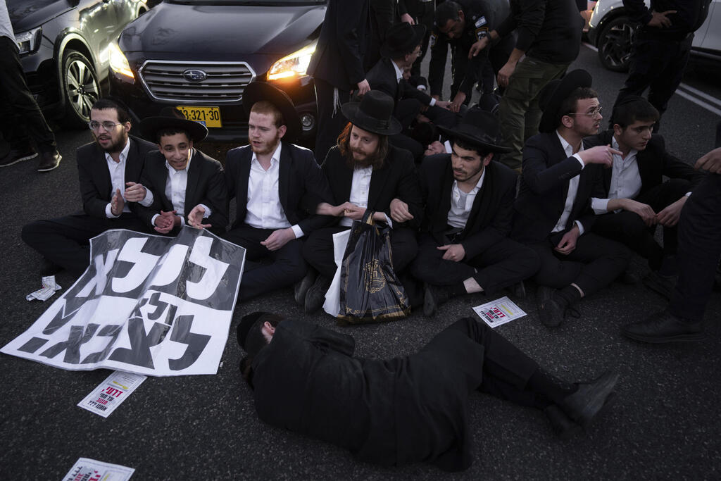 הפגנת הפלג הירושלמי נגד הגיוס לצה"ל בכביש 4 סמוך לבני ברק